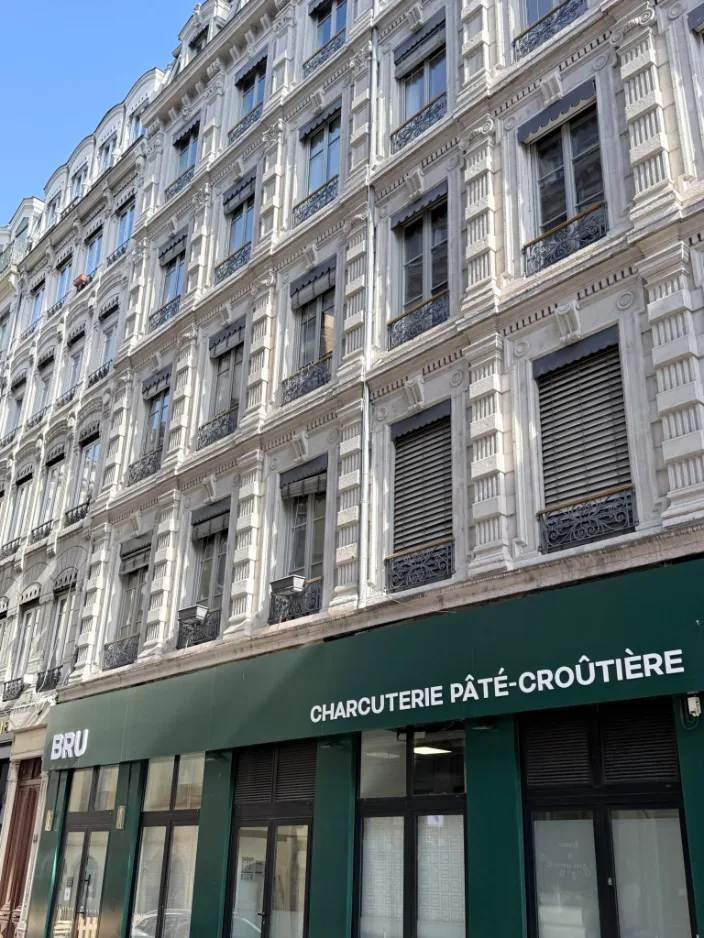 Atelier Pâté-Croûte Chez Bru À Lyon : Récit D'Une Journée Avec Bruno Poncet 3 Facade De Bru Charcuterie Pate-Croutière 7 Rue Dubois Lyon